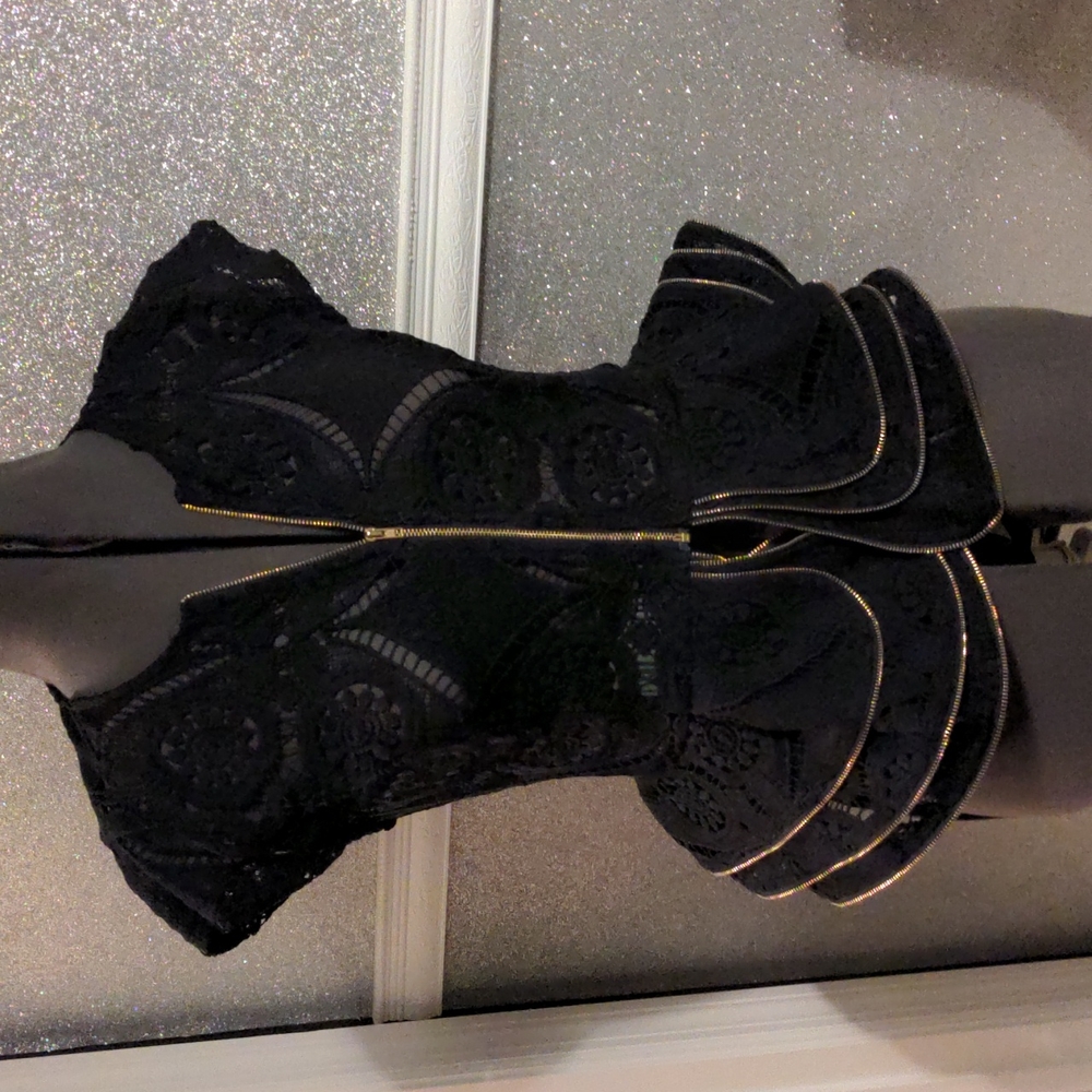 Love Culture, size Medium, Lace Blouse